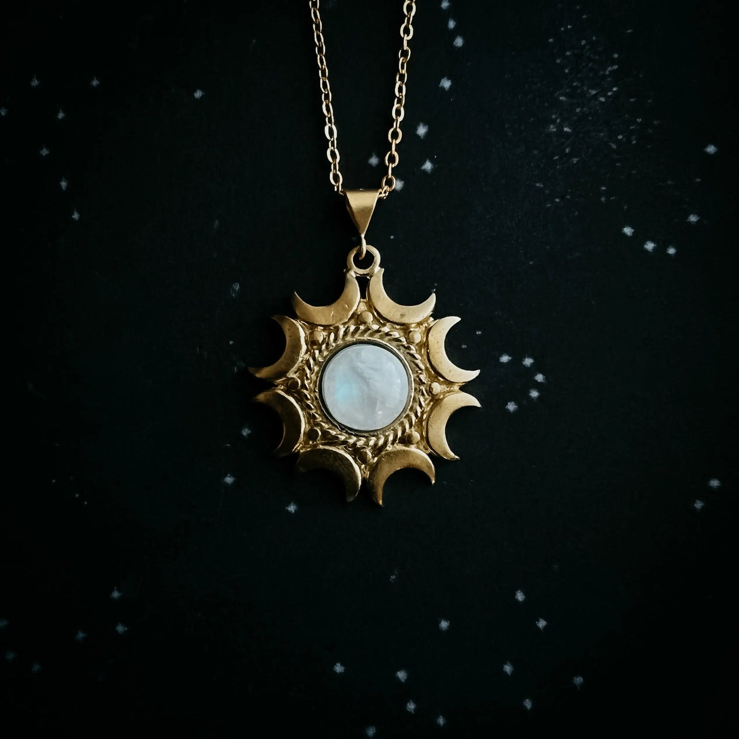 Moonspell Necklace with Moonstone Pendant 