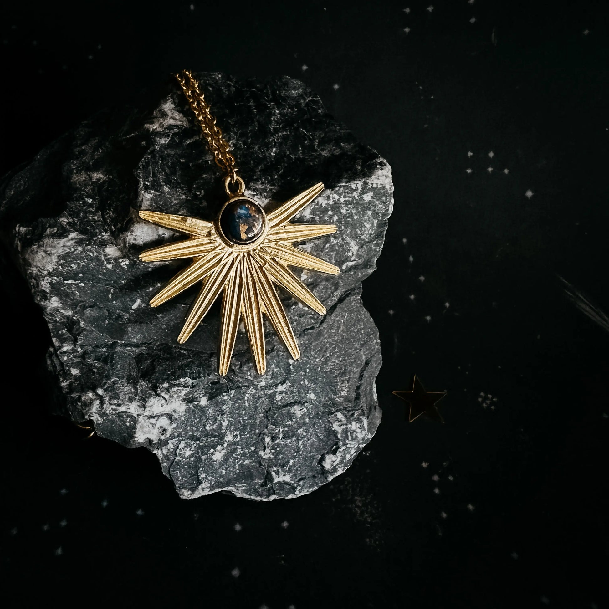 Noir Sun Pendant Necklace with Lapis Lazuli 